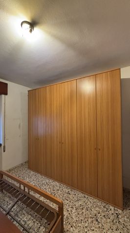 Armadio a 6 ante - semplice, ampio e robusto