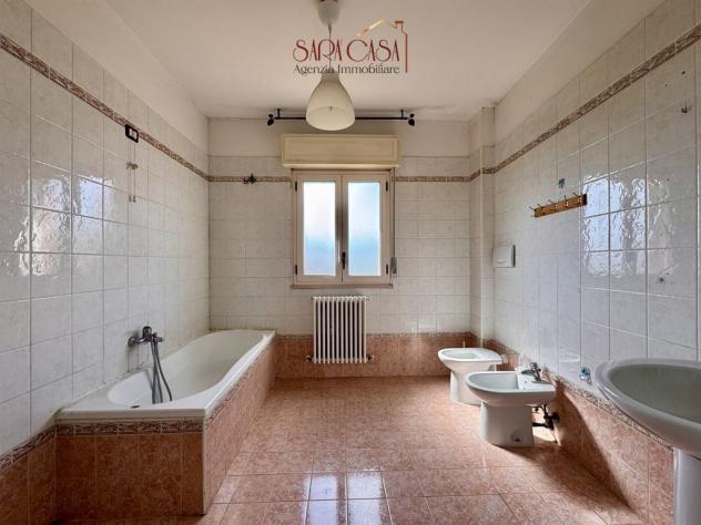 Luminoso appartamento con due camere, terrazzo e garage - Foto 18