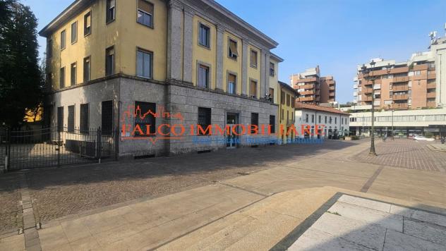 DESIO, PIAZZA CONCILIAZIONE 10 - AMPIO IMMOBILE COMMERCIALE 530 MQ ca.
