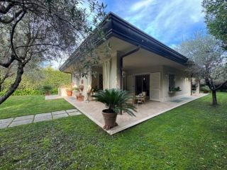 Villa in affitto a Forte dei Marmi 200 mq  Rif: 1292766