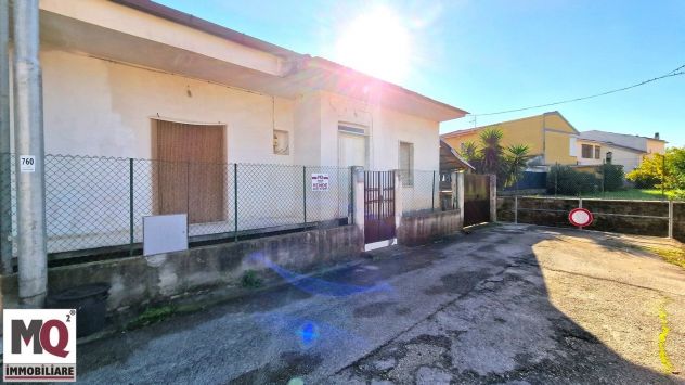 STABILE INDIPENDENTE CON CORTILE - VIA DELLE DALIE - FALCIANO DEL MASSICO V2853
