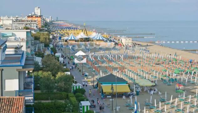 RIFERIMENTO FC61 - FONDO COMMERCIALE CON ATTIVITA' LOCATO IN ZONA LIDO EST - Foto 2