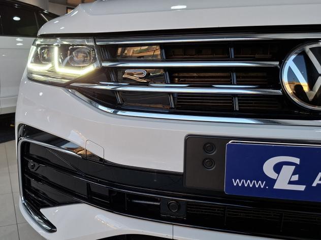 Volkswagen Tiguan 2.0 TDI SCR 150 CV DSG R-Line 65.101Km - Foto 5