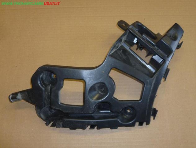 SUPPORTO LAT. PARAURTI POST. D. STAFFA POST.DX Carrozzeria Lamierati esterni Paraurti RENAULT - CAPTUR - 01-04-2013 -