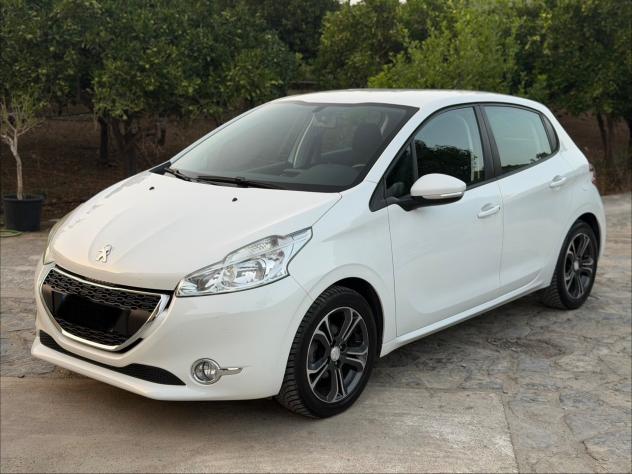 Peugeot 208 1.4 HDi 68 CV 5 porte Allure