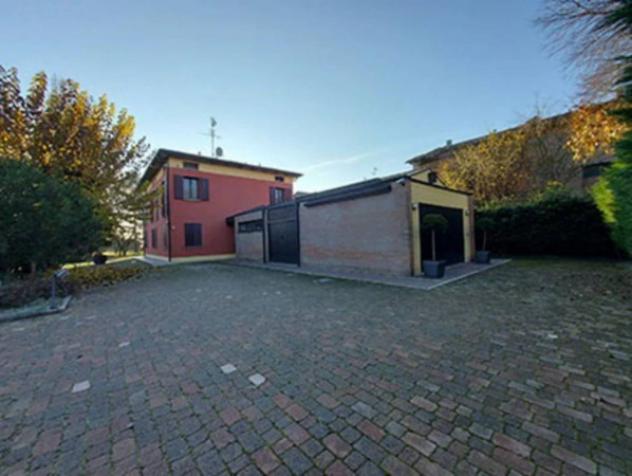 Immobile in asta di 579 m² con più di 5 locali e box auto doppio in vendita a Modena - Foto 2