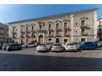Oltre 3 vetrine in vendita a Catania