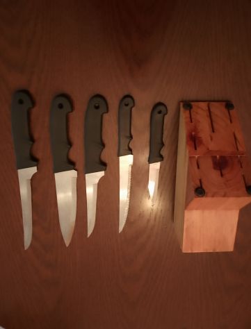Ceppo in legno massiccio con 5 coltelli - Foto 3
