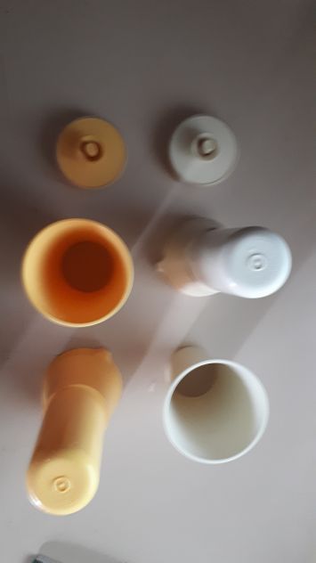 Contenitori qualcosa plastica, credo olio aceto - Foto 2