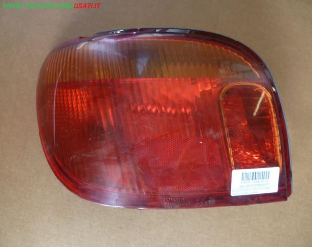 FANALE POST.S. TOYOTA YARIS (XP10) 3 porte / 5 porte  Parti elettriche  Fanaleria  Fanali  Fanale post. sx. TOYOTA - YARIS - 01-03-2003 - 01-12-2005,