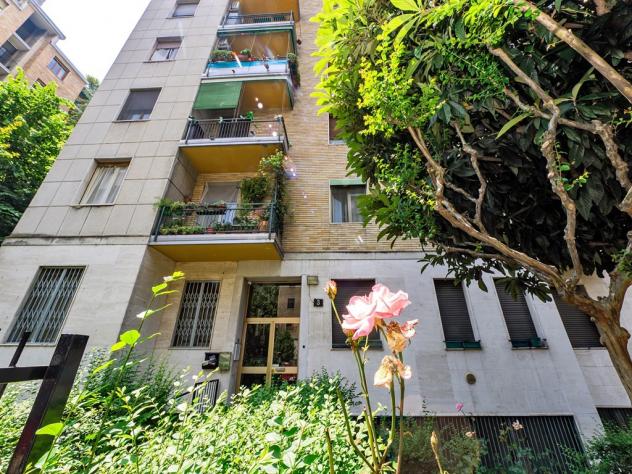 Elegante Bilocale Ristrutturato con Balcone in Via delle Primule 3, Milano - Foto 7