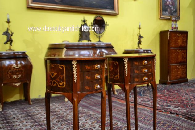 Coppia di tavolini-comodini tondi stile Luigi XV intarsiati - Foto 3