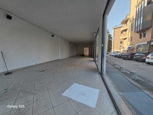 Oltre 3 vetrine in affitto a Vignola - Foto 5