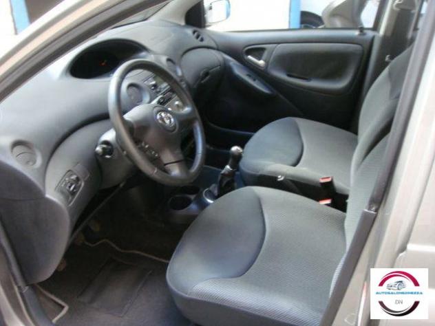 TOYOTA - Yaris - 16V 5 porte Sol *km 38000* - Foto 8