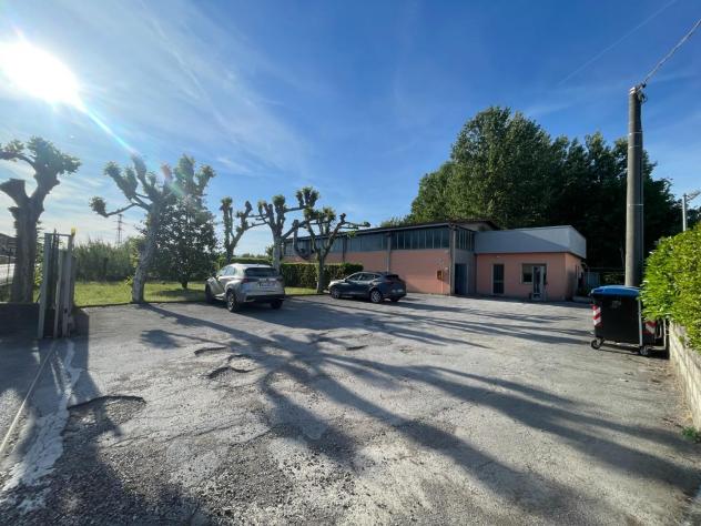 Capannone artigianale in vendita a Segromigno In Piano - Capannori 300 mq Rif: 1410771