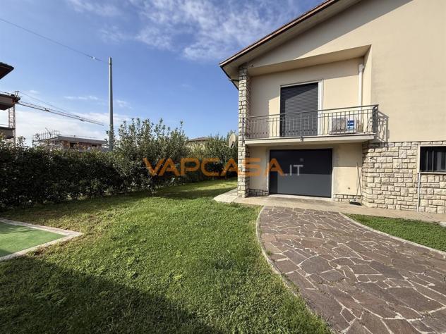 VILLA SINGOLA CON AMPIO GIARDINO PRIVATO - Foto 4