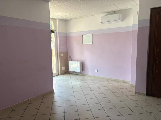 1 Vetrina in affitto a Samarate