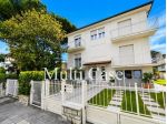 VILLA BIFAMILIARE A POCHI METRI DAL MARE - LIDO DI CAMAIORE (LU)