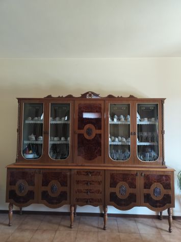 Credenza Cristalliera vintage con tavolo e sedie - Foto 2