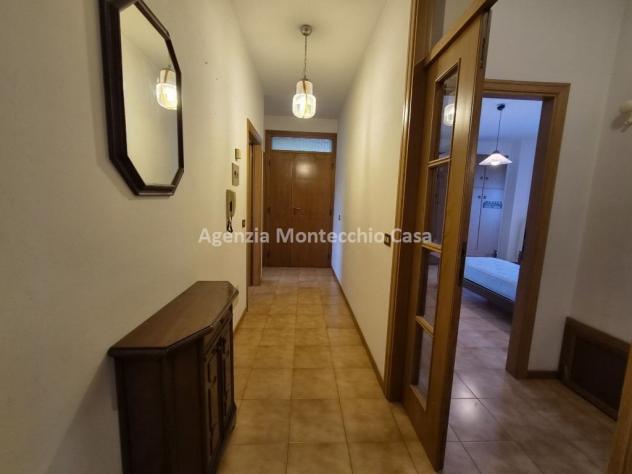 AMPIO APPARTAMENTO INDIPENDENTE CON MANSARDA, GARAGE, DUE POSTI AUTO E OLTRE 200 MQ DI SCOPERTO ESCLUSIVO - Foto 8