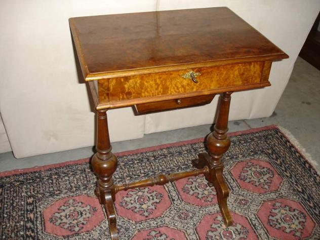 Tavolino da lavoro antiquariato