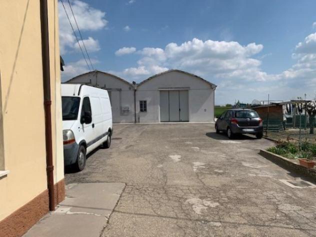 Casa indipendente di 100 m² con più di 5 locali e box auto in vendita a Cavezzo - Foto 2