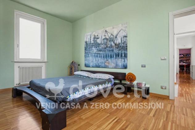 Casa indipendente di 260 m² con più di 5 locali e posto auto in vendita a Piacenza - Foto 2