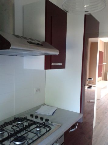Trilocale con doppio balcone, ristrutturato e arredato - Foto 4