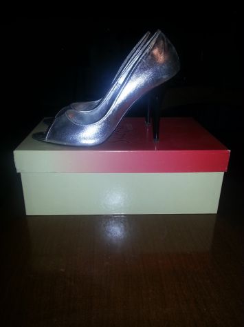 SCARPE DECOLLETE PARI A NUOVE,IN VERA PELLE DI CAPRETTO,TACCO ALTO A SPILLO,PROD - Foto 3
