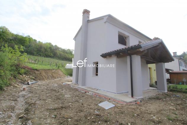 BIFAMILIARE di 5 vani e di 145 mq (FOLLINA) rif. AH76