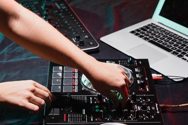 Tecnici audio e luci per Villaggi in Italia - Foto 3