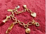 Braccialetto in oro giallo 18K con n. 7 charms in oro