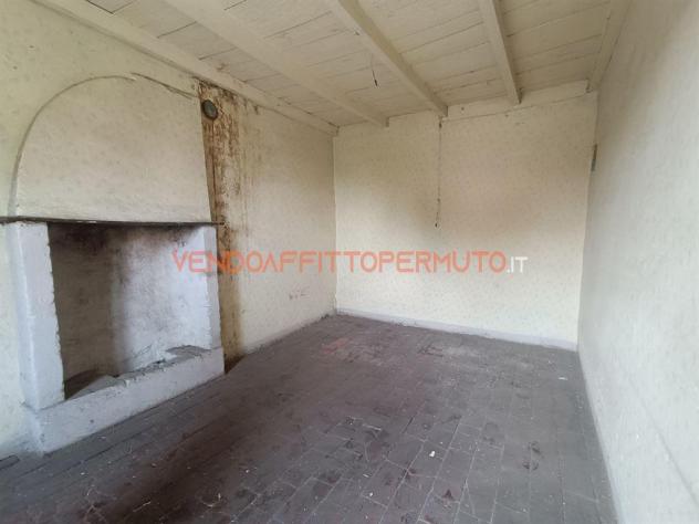 CASCINA DA RISTRUTTURARE CON BOX E LOCALE ACCESSORIO - Foto 8