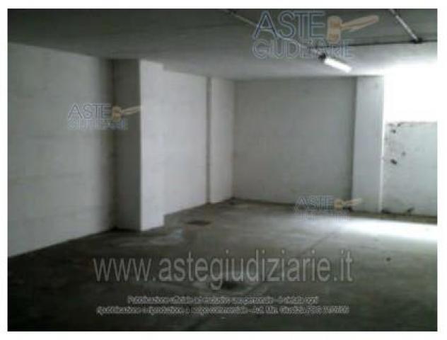 IMMOBILI-IMMOBILE COMMERCIALE-Viale Emilia 12 - Foto 3