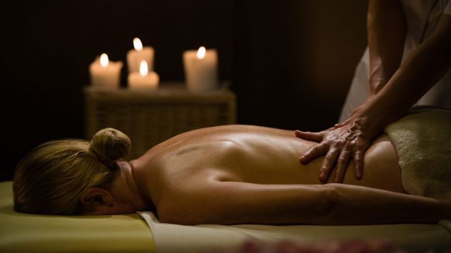Massaggio rilassante per signora (SOLO PER DONNE) Tel:3332166230