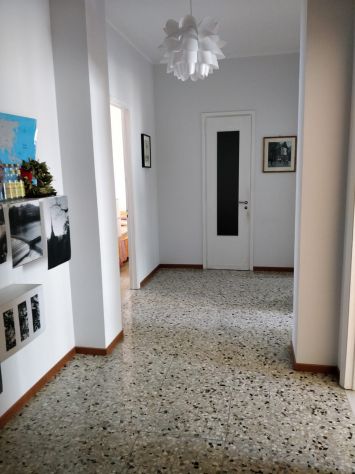 CERCASI 1 STUDENTESSA per l’affitto di 1 camera singola in appartamento da 70 mq - Foto 2