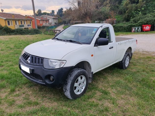 Mitsubishi L200 2.5 DI-D 4WD Cassone 2,20 m - Foto 2