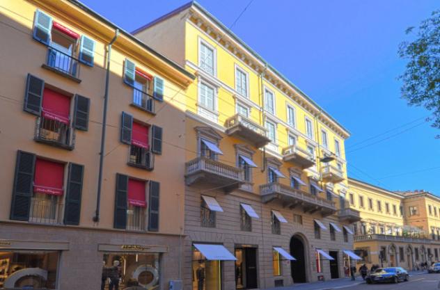 Appartamento di 366 m² con 3 locali in affitto a Milano
