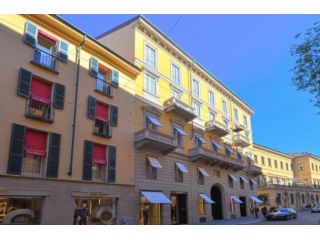 Appartamento di 366 m² con 3 locali in affitto a Milano