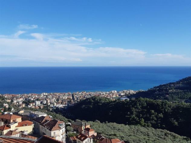 Alassio, Frazione Moglio, appartamento con terrazzo vista mare.