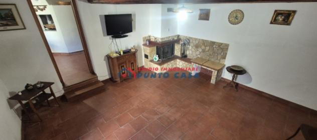 CHIESANUOVA – Soluzione indipendente su 2 elevazioni – 150 mq ca. oltre magazzino di 40mq ca. + giardino – 4 vani + acc. Buone condizioni. Euro 79 mil - Foto 2