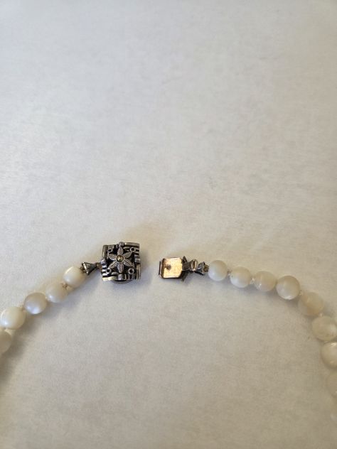 Collana girocollo in vetro con riflessi madreparlati fermaglio misto argento - Foto 3