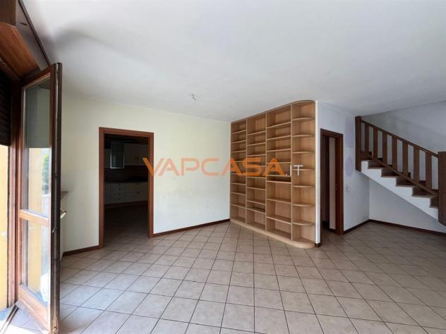 Quadrilocale su due livelli con terrazzo, box e cantina in centro ad Azzano San Paolo - Foto 5