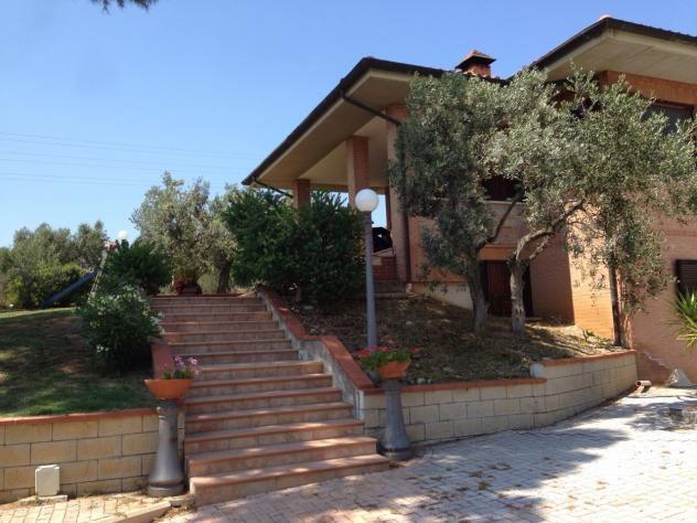 CASA INDIPENDENTE di 5 vani e di 220 mq (FOLLONICA - Follonica) rif. V 23