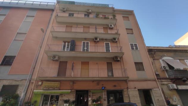 Bari (Libertà). Libero. Ampio trilocale accessoriato e ristrutturato