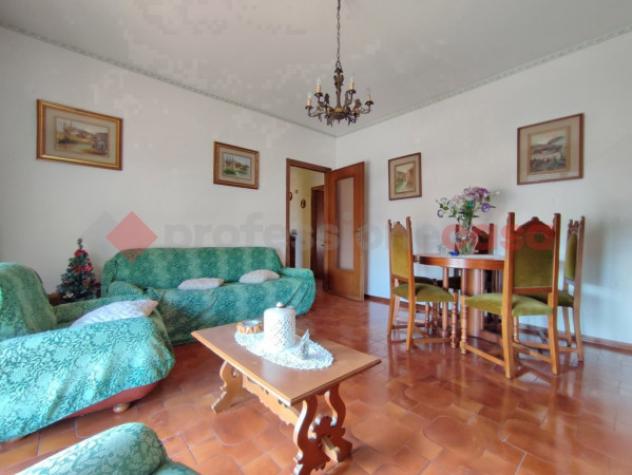 Casa indipendente di 435 m² con più di 5 locali e box auto in vendita a Oleggio Castello - Foto 11
