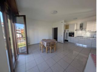 Appartamento di 78 m² con 3 locali e box auto in affitto a Bergamo