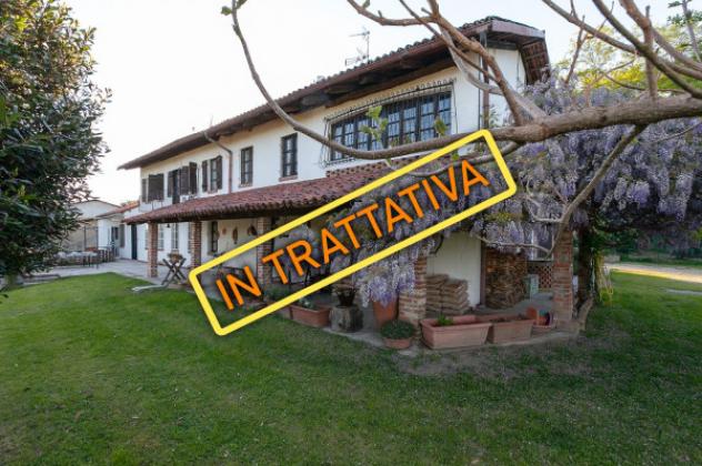 Villa di 424 m² con più di 5 locali e box auto doppio in vendita a Sciolze