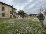 Casa indipendente con giardino