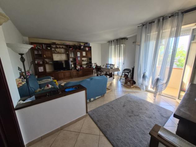 APPARTAMENTO di 4 vani e di 100 mq (MONTALE) rif. AA-SNS